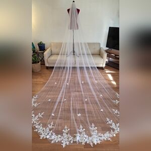 Elegant Off White Floral Wedding Veil